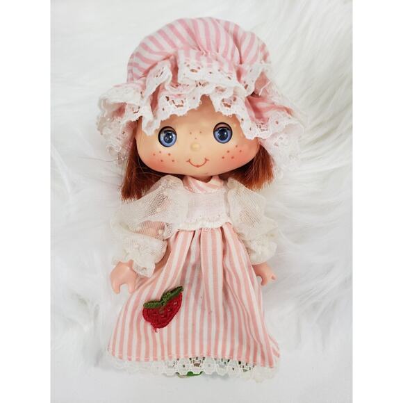 Strawberry Shortcake Herself Sweet Sleeper Doll 1984 - Picture 1 of 6